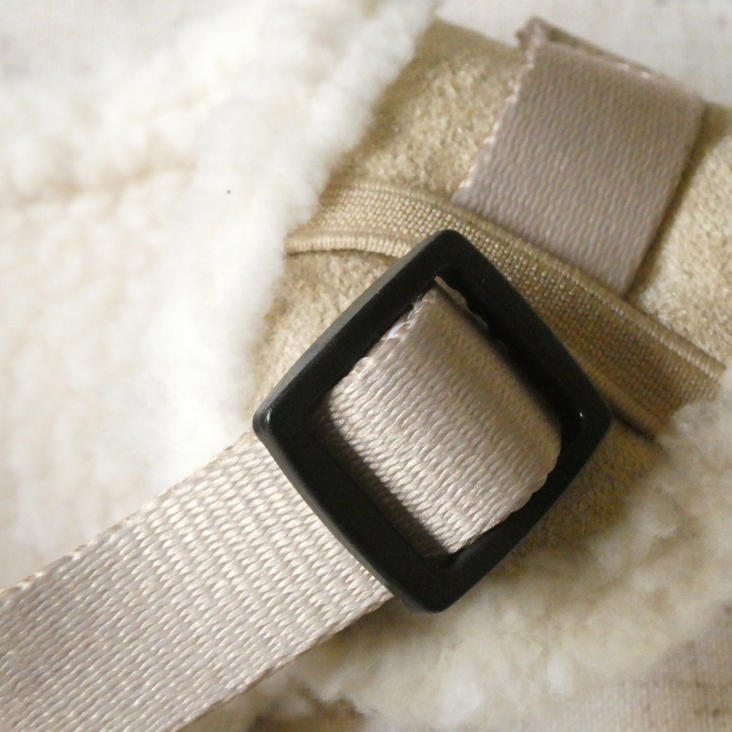 Exclusief: Harnas - Beige Bont